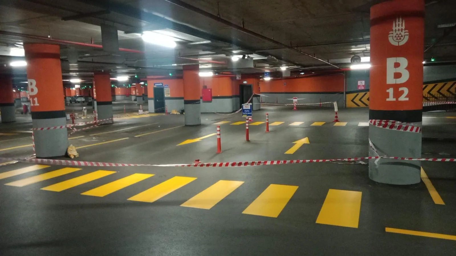 Otopark yaya geçidi ve yön çizgileri çalışması - Alera
